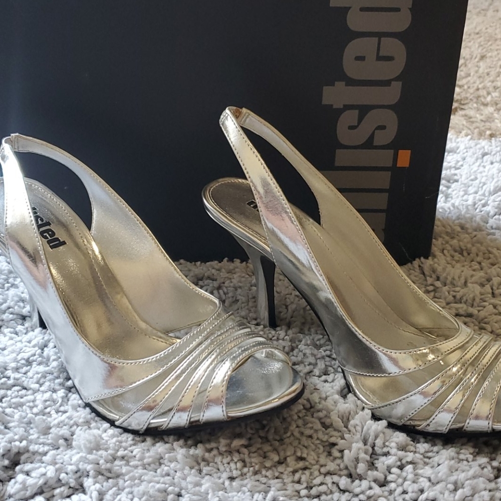 Silver pumps